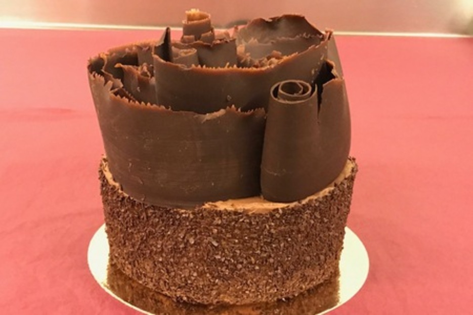 Bucheron Noir ou Lait (2 Fonds de Meringue blanche / Mousse Chocolat Noir ou Lait)