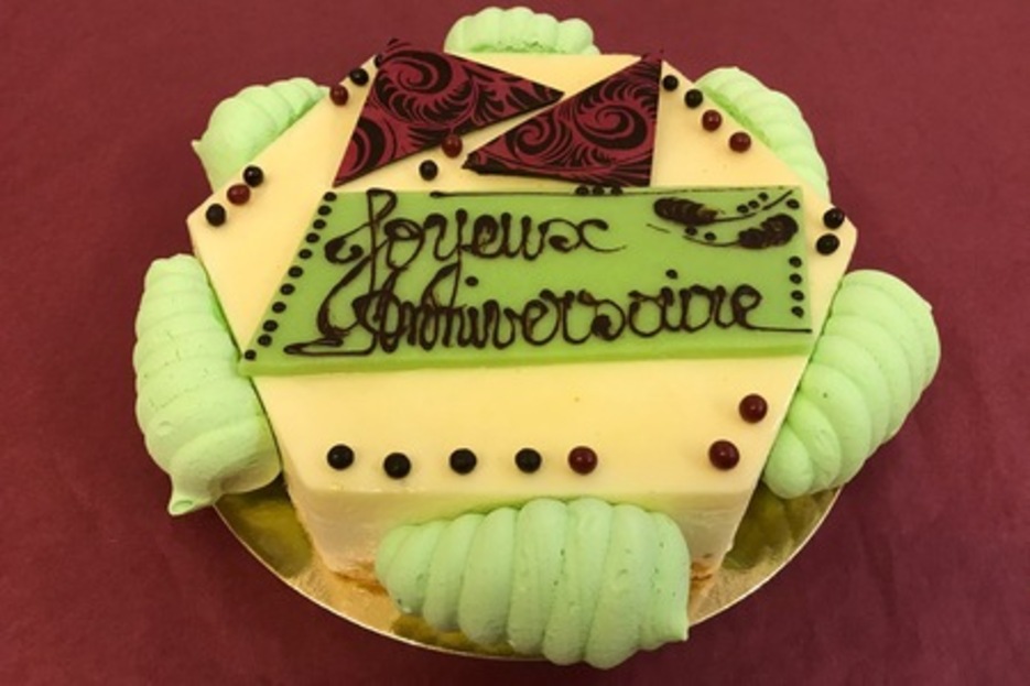 Exotique (Biscuit Noix de Coco tapiss de Mangues et ananas minc / Mousse exotique & Ananas)