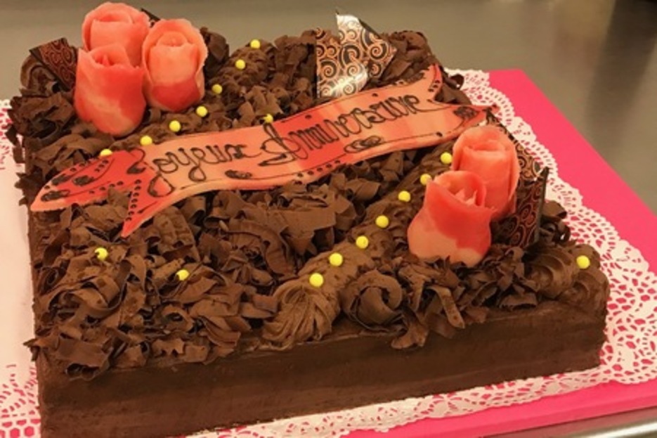 Fondant au chocolat (Gnoise Chocolat imbibe sirop Rhum & Kirsch / Mousse Chocolat / Perles croustillantes)