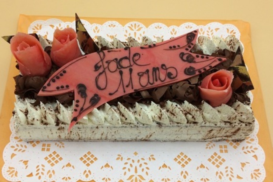 Foret Noire (Gnoise Chocolat imbibe Kirsch / Crme mousseline avec griottes / Chantilly)