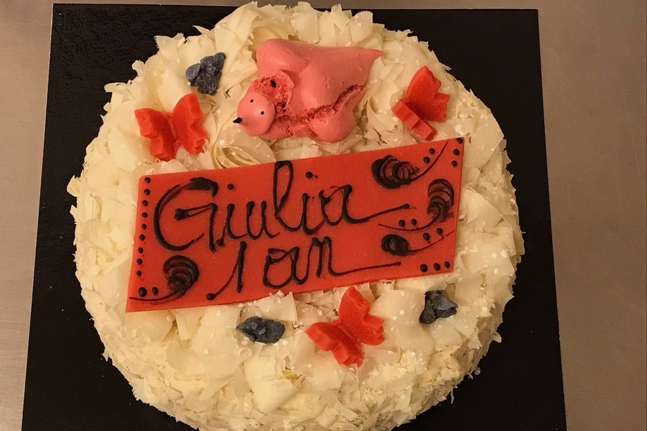 Framboisier Rond (Gnoise nature imbibe Liqueur Framboise / Crme Mousseline / Framboises)