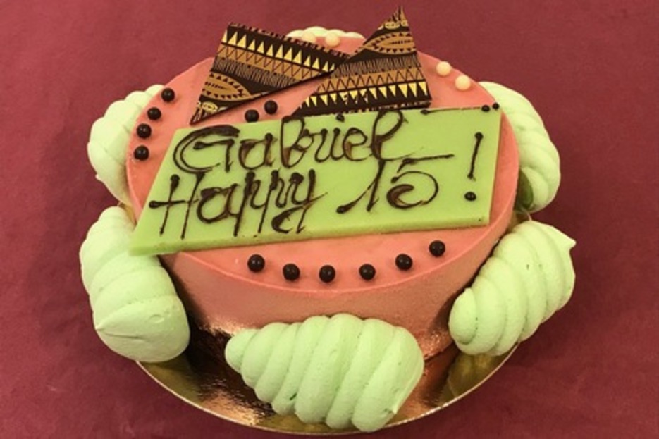 Francisco (Pain de Gnes Chocolat avec Perles croustillantes / Mousse Framboise / Coeur Citron Vert)