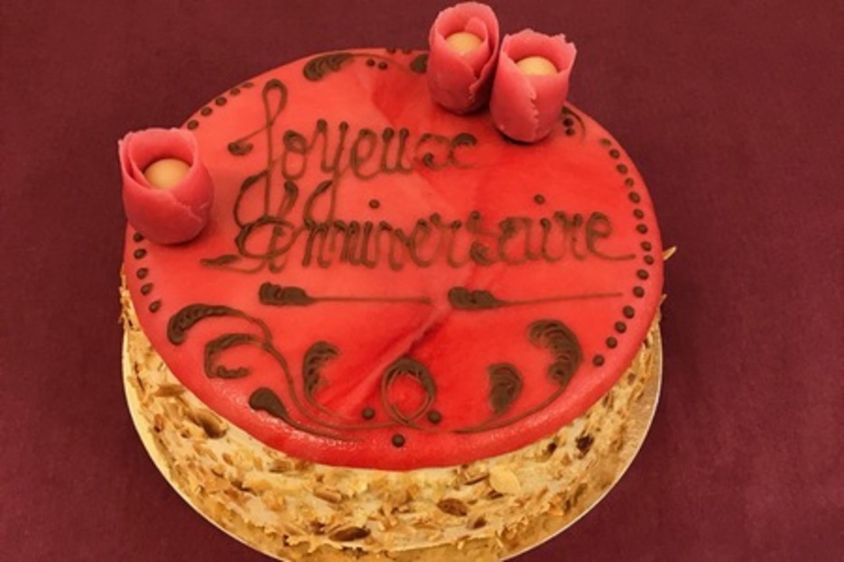 Fraisier (Gnoise nature imbibe Kirsch / Crme mousseline / Fraises)