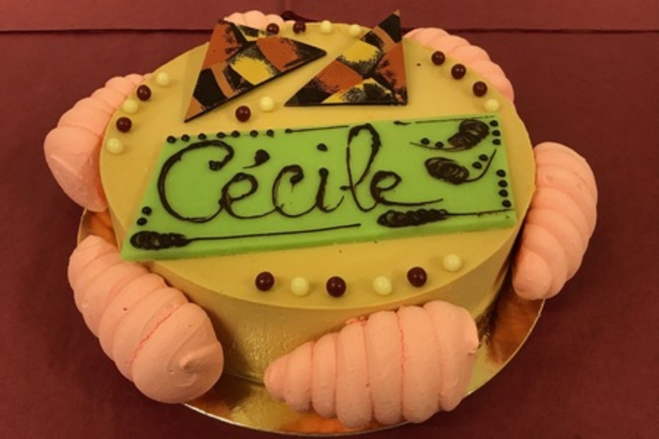 Saint Thomas (Fond de sabl breton isol d'un disque de Feuilletine noir craquant / Mousse Blond Dulcey / Coeur de crmeux Framboise)