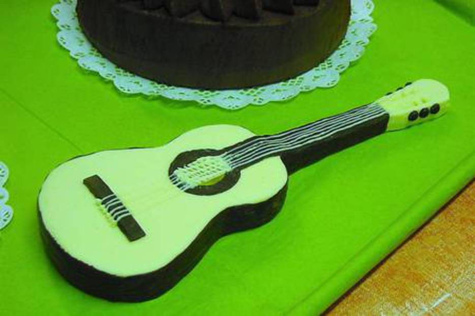 Guitare en chocolat